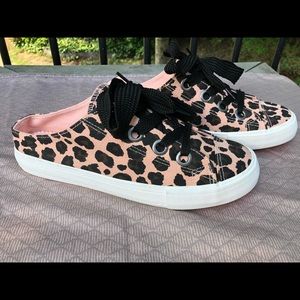 Women’s Rocket Dog slip on w/ laces pink leopard
